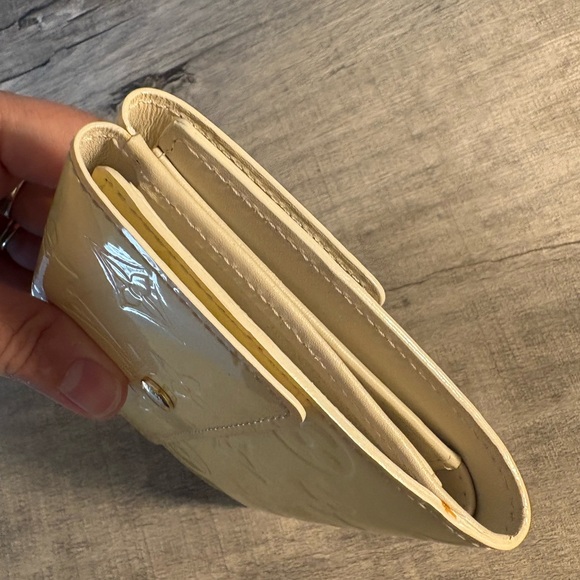 Louis Vuitton Vernis Leather Bifold Wallet - Picture 9 of 12